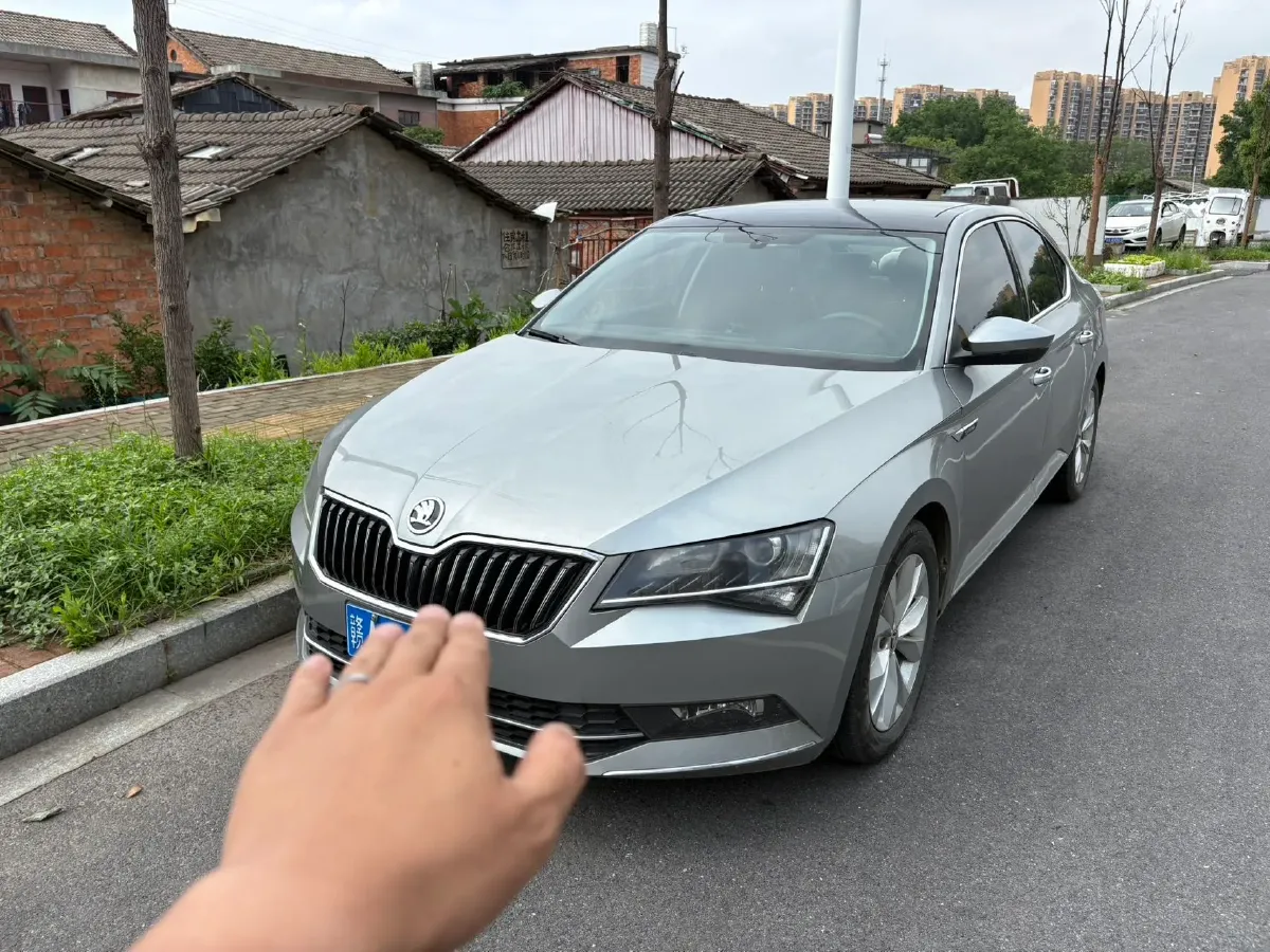 2019 Skoda Superb 1.4T 150HP L4 7DCT,autocango,china used car exporter,china ev exporter,chinese used car exporter,chinese used ev exporter