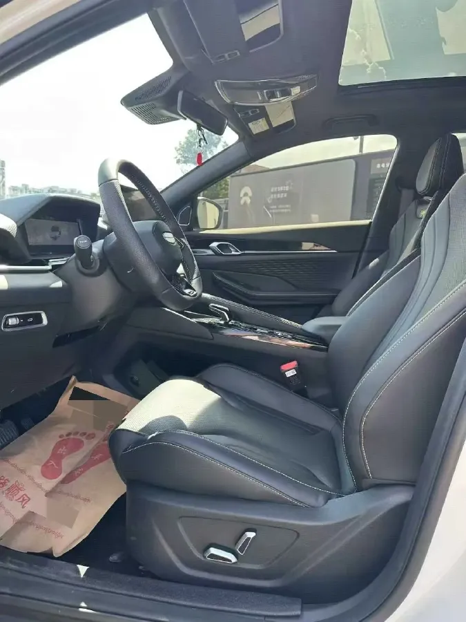 2025 Geely Coolray 1.5T 181HP L4 7DCT,autocango,china used car exporter,china ev exporter,chinese used car exporter,chinese used ev exporter