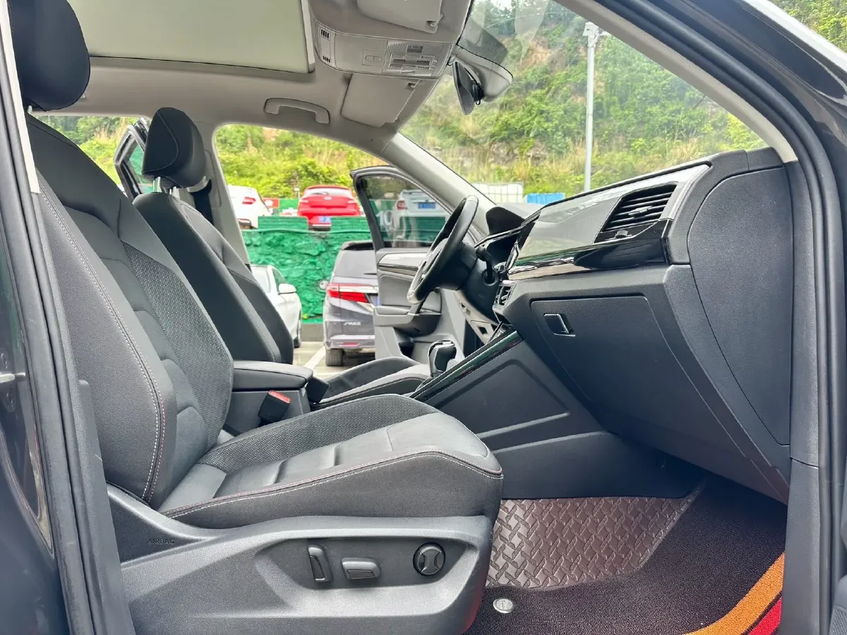 2021 Volkswagen Tayron 2.0T 186HP L4 7DCT,autocango,china used car exporter,china ev exporter,chinese used car exporter,chinese used ev exporter
