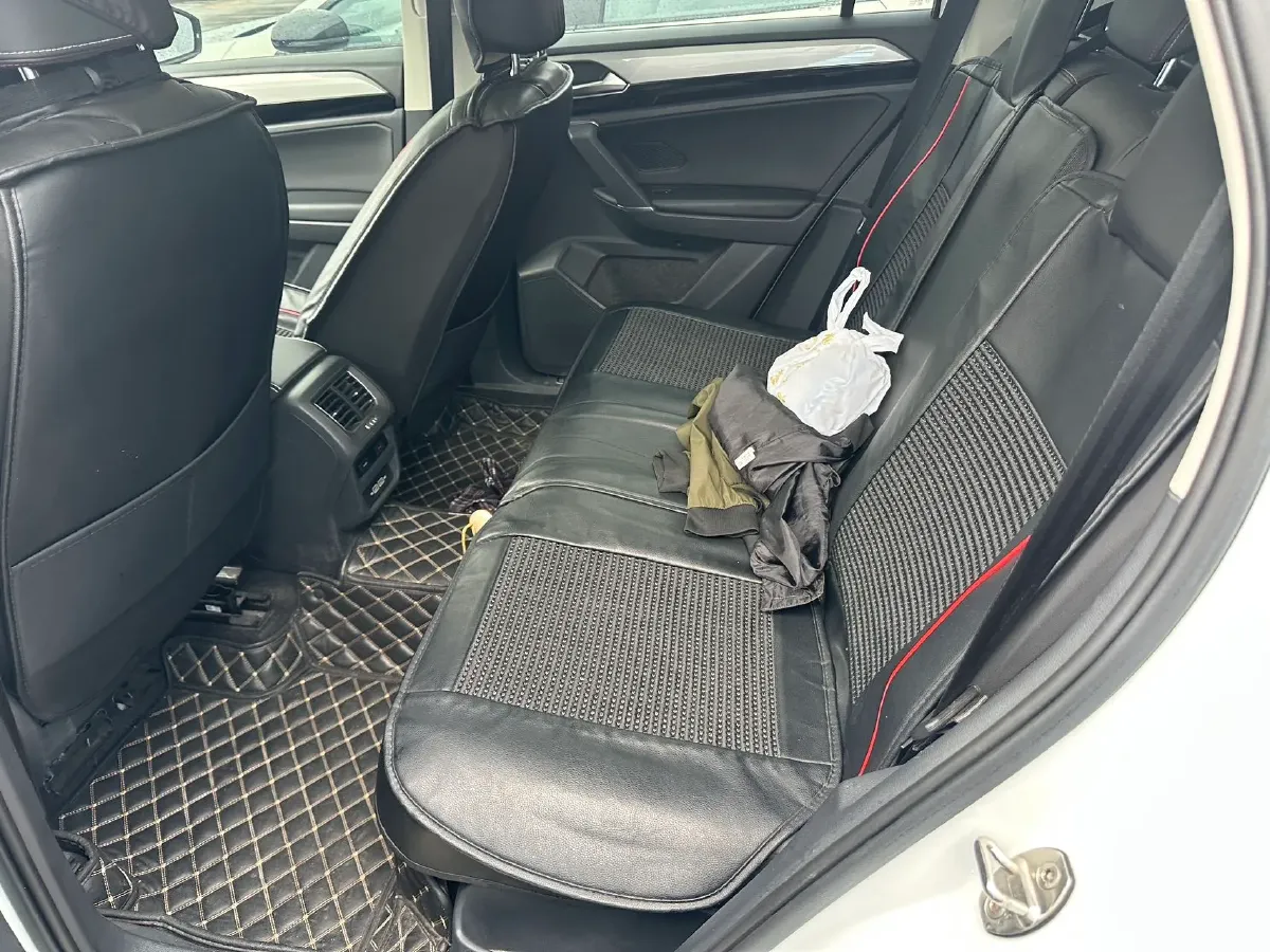 2019 Jeep Cherokee 2.0T 234HP L4 9AT,autocango,china used car exporter,china ev exporter,chinese used car exporter,chinese used ev exporter