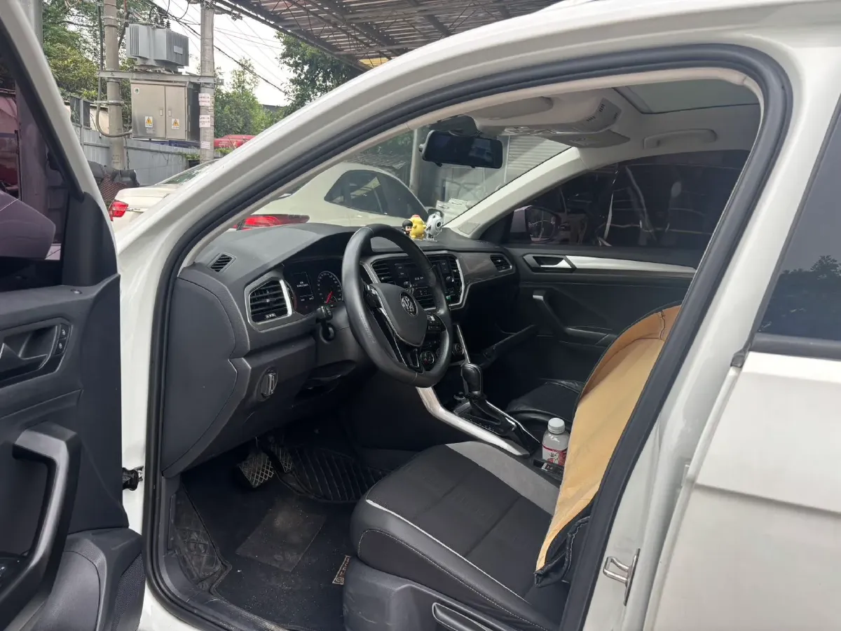 2020 Volkswagen T-Roc 1.4T 131HP L4 7DCT,autocango,china used car exporter,china ev exporter,chinese used car exporter,chinese used ev exporter