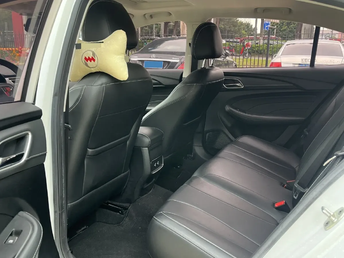 2020 Roewe i5 1.5L 120HP L4 CVT,autocango,china used car exporter,china ev exporter,chinese used car exporter,chinese used ev exporter