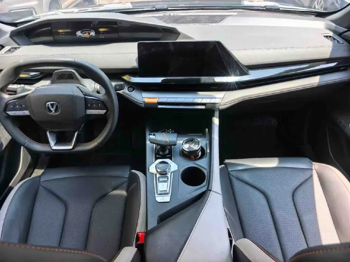2023 ChangAn UNI-V 1.5T 188HP L4 7DCT,autocango,china used car exporter,china ev exporter,chinese used car exporter,chinese used ev exporter