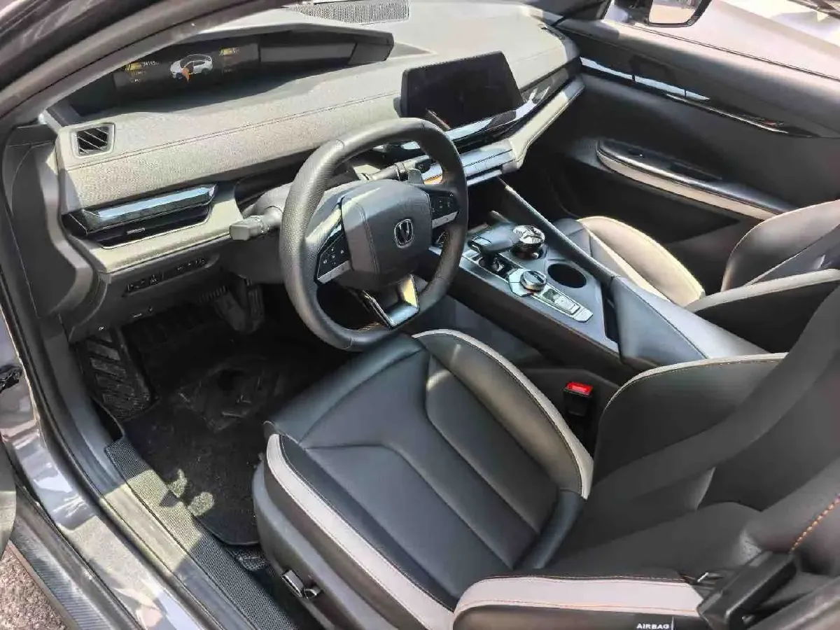 2023 ChangAn UNI-V 1.5T 188HP L4 7DCT,autocango,china used car exporter,china ev exporter,chinese used car exporter,chinese used ev exporter