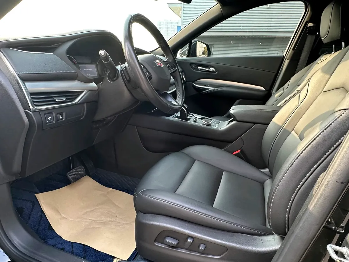 2021 Cadillac XT4 2.0T 237HP L4 9AT,autocango,china used car exporter,china ev exporter,chinese used car exporter,chinese used ev exporter