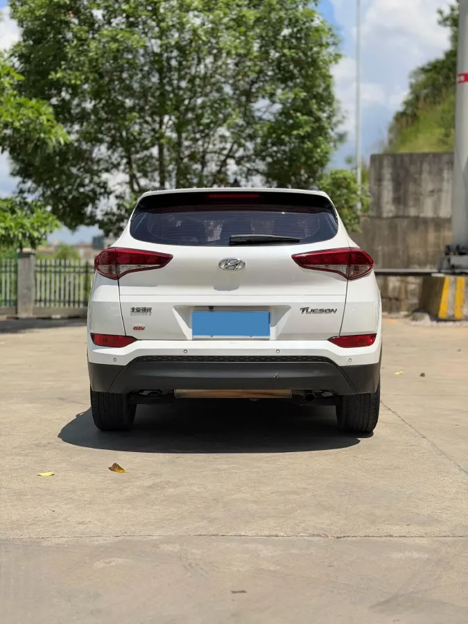 2015 Hyundai Tucson 2.0L 165HP L4 6AT,autocango,china used car exporter,china ev exporter,chinese used car exporter,chinese used ev exporter