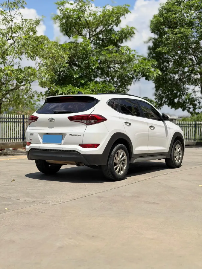 2015 Hyundai Tucson 2.0L 165HP L4 6AT,autocango,china used car exporter,china ev exporter,chinese used car exporter,chinese used ev exporter