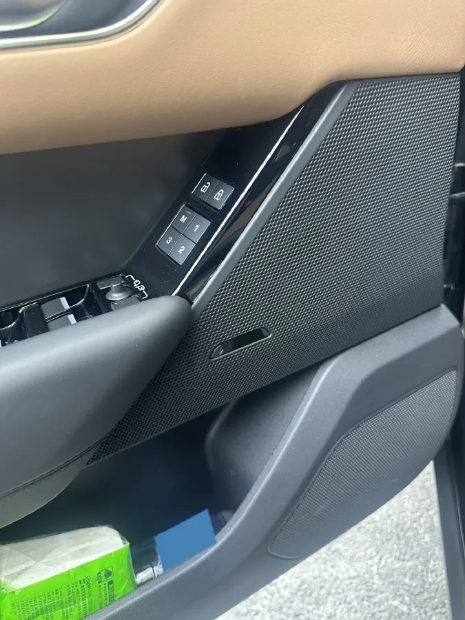 2024 Land Rover Range Rover Velar 2.0T 250HP L4 8AT,autocango,china used car exporter,china ev exporter,chinese used car exporter,chinese used ev exporter