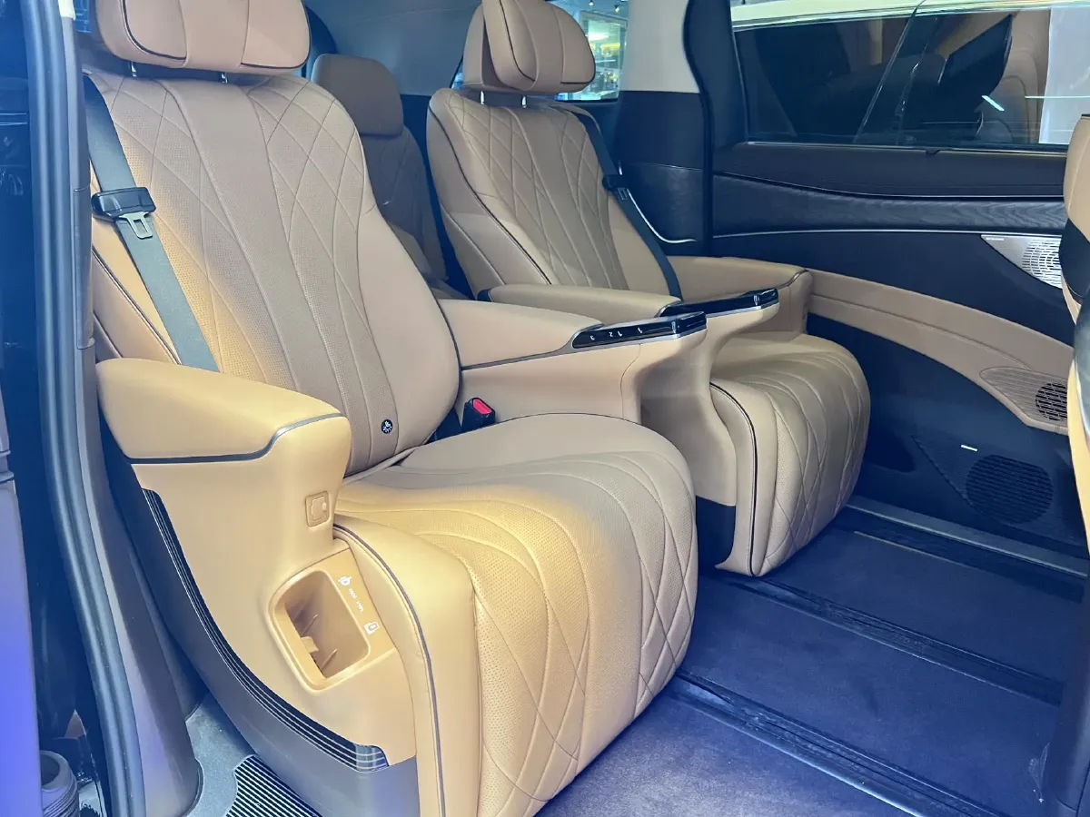 2024 Denza D9 1.5T 139HP L4 E-CVT PHEV 40KWH,autocango,china used car exporter,china ev exporter,chinese used car exporter,chinese used ev exporter