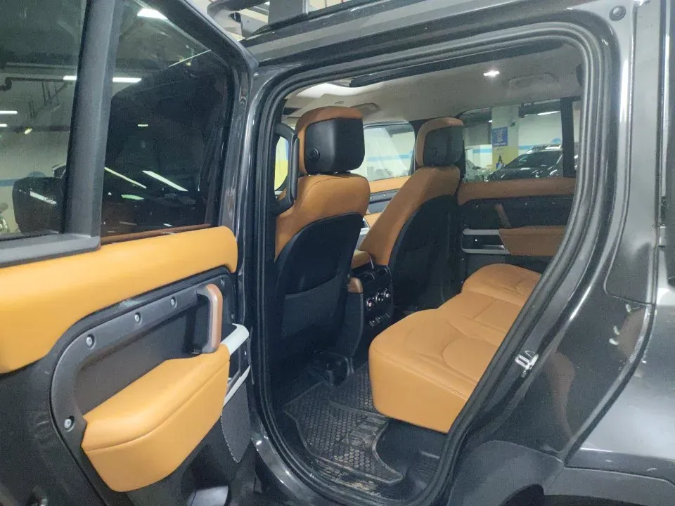 2024 Land Rover Defender 3.0T 400HP L6 8AT,autocango,china used car exporter,china ev exporter,chinese used car exporter,chinese used ev exporter