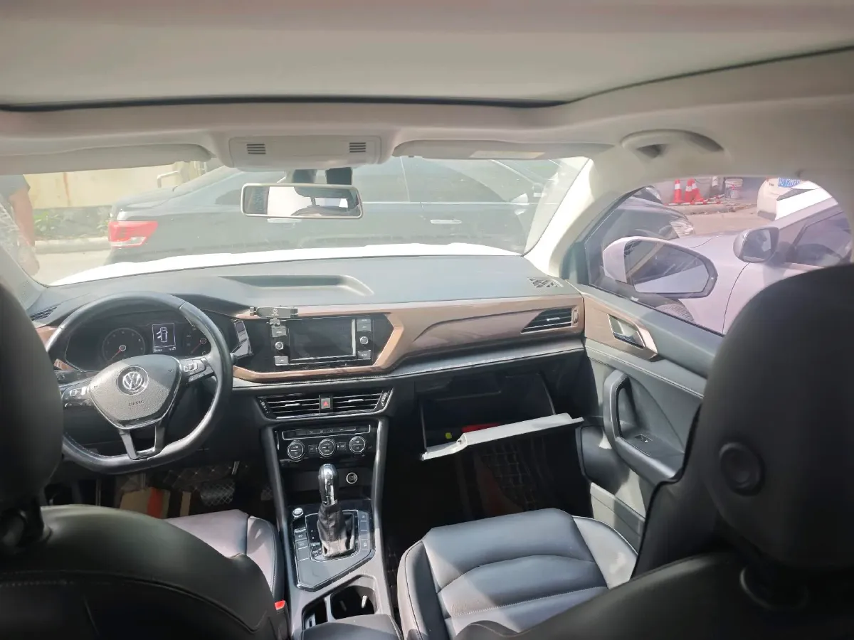 2019 MINI MINI 1.5T 102HP L3 7DCT,autocango,china used car exporter,china ev exporter,chinese used car exporter,chinese used ev exporter