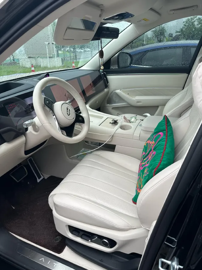 2025 AITO AITO M8 REEV 160HP REEV 53.4KWH,autocango,china used car exporter,china ev exporter,chinese used car exporter,chinese used ev exporter