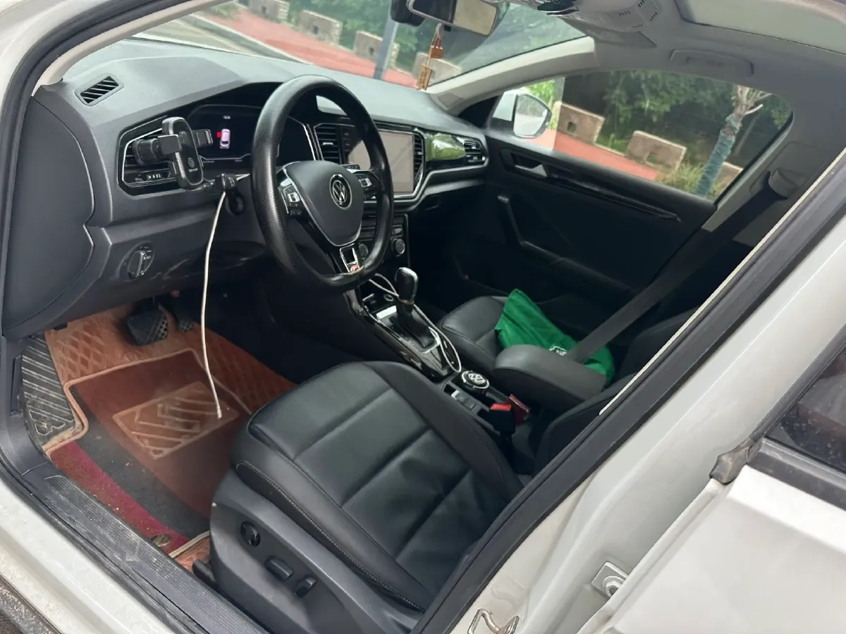 2021 Volkswagen T-Roc 1.4T 150HP L4 7DCT,autocango,china used car exporter,china ev exporter,chinese used car exporter,chinese used ev exporter