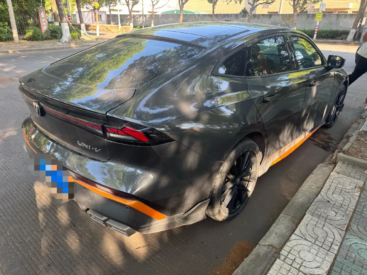 2024 ChangAn UNI-V 1.5T 188HP L4 7DCT,autocango,china used car exporter,china ev exporter,chinese used car exporter,chinese used ev exporter