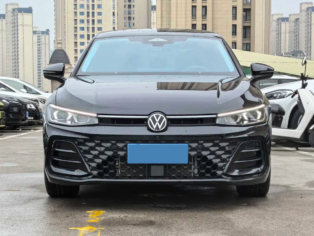 2025 Volkswagen Passat 2.0T 220HP L4 7DCT,autocango,china used car exporter,china ev exporter,chinese used car exporter,chinese used ev exporter
