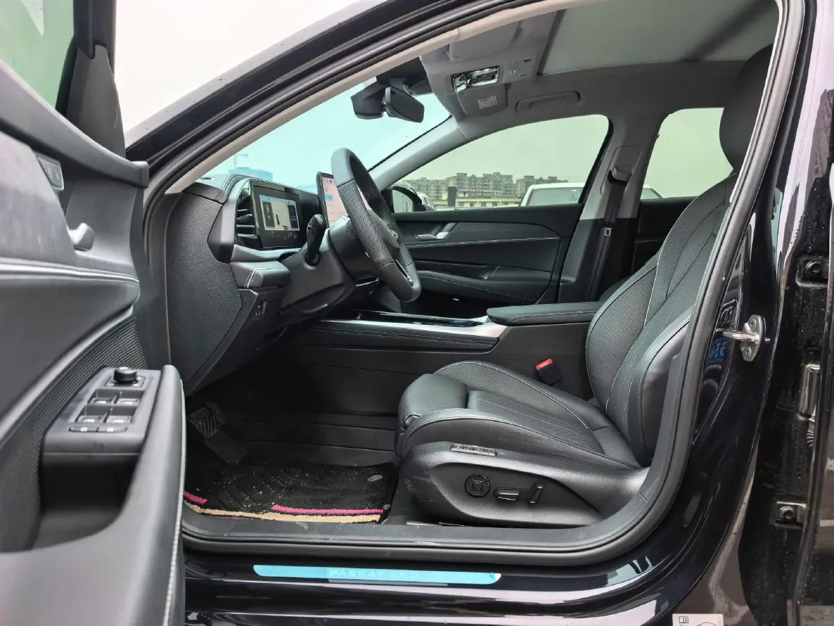 2025 Volkswagen Passat 2.0T 220HP L4 7DCT,autocango,china used car exporter,china ev exporter,chinese used car exporter,chinese used ev exporter