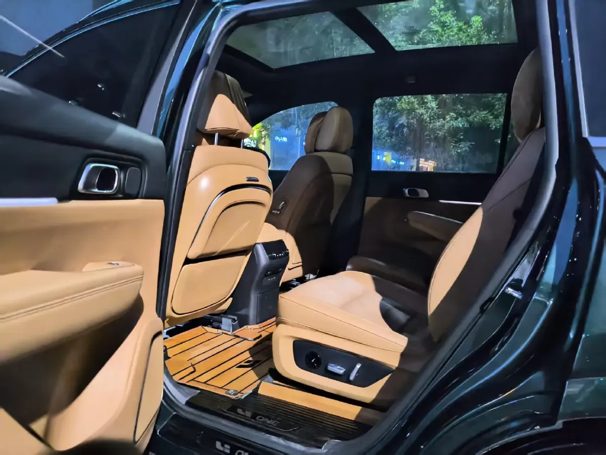 2021 Li ONE Range Extended 131HP REEV 40.5KWH,autocango,china used car exporter,china ev exporter,chinese used car exporter,chinese used ev exporter