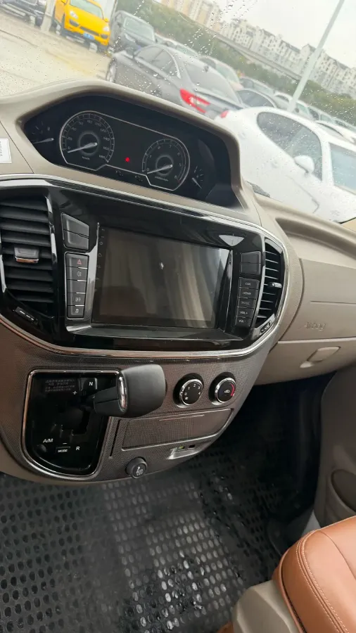 2018 MAXUS XinTu V80 2.5T 136HP L4 6MT,autocango,china used car exporter,china ev exporter,chinese used car exporter,chinese used ev exporter