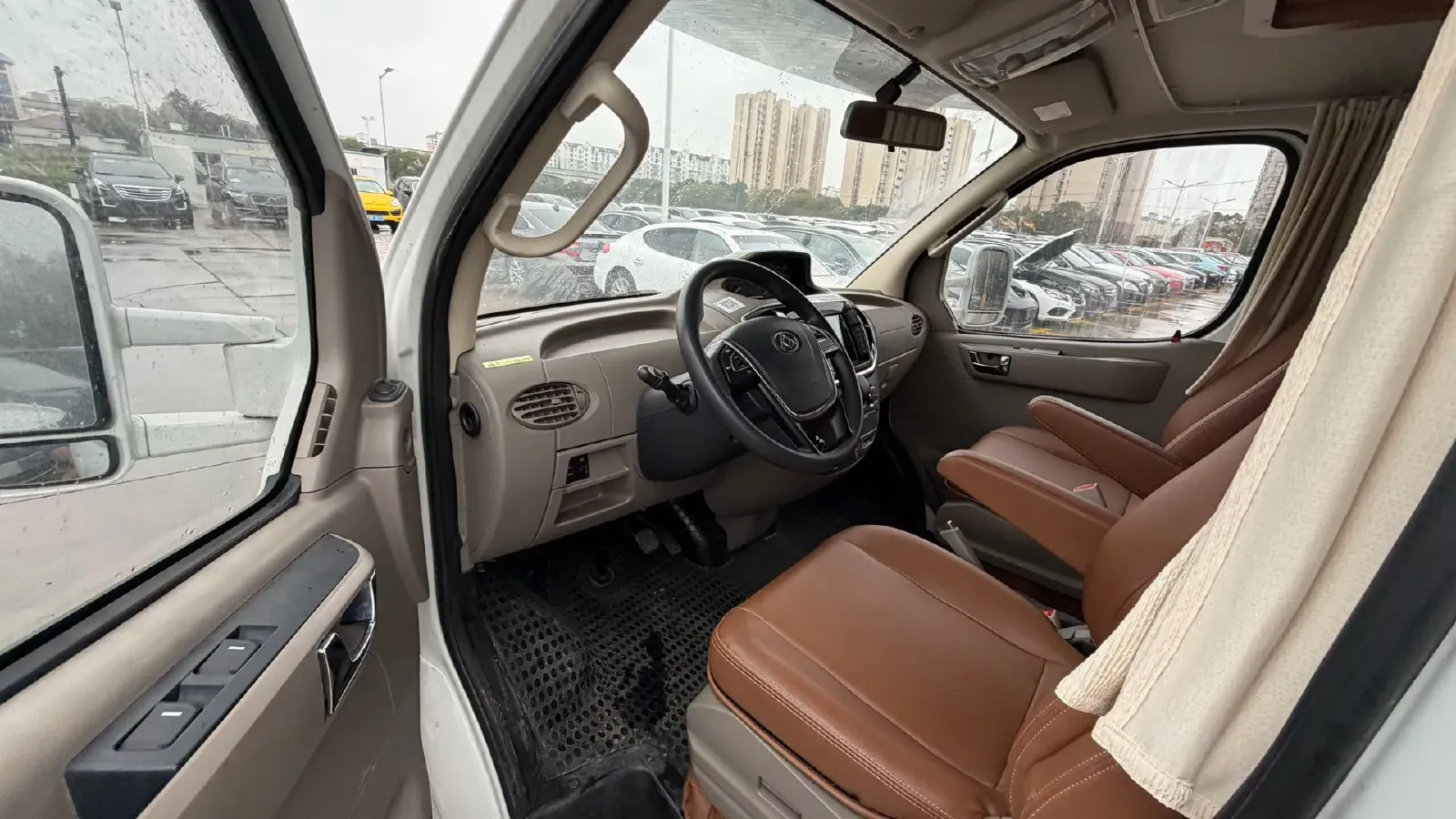 2018 MAXUS XinTu V80 2.5T 136HP L4 6MT,autocango,china used car exporter,china ev exporter,chinese used car exporter,chinese used ev exporter