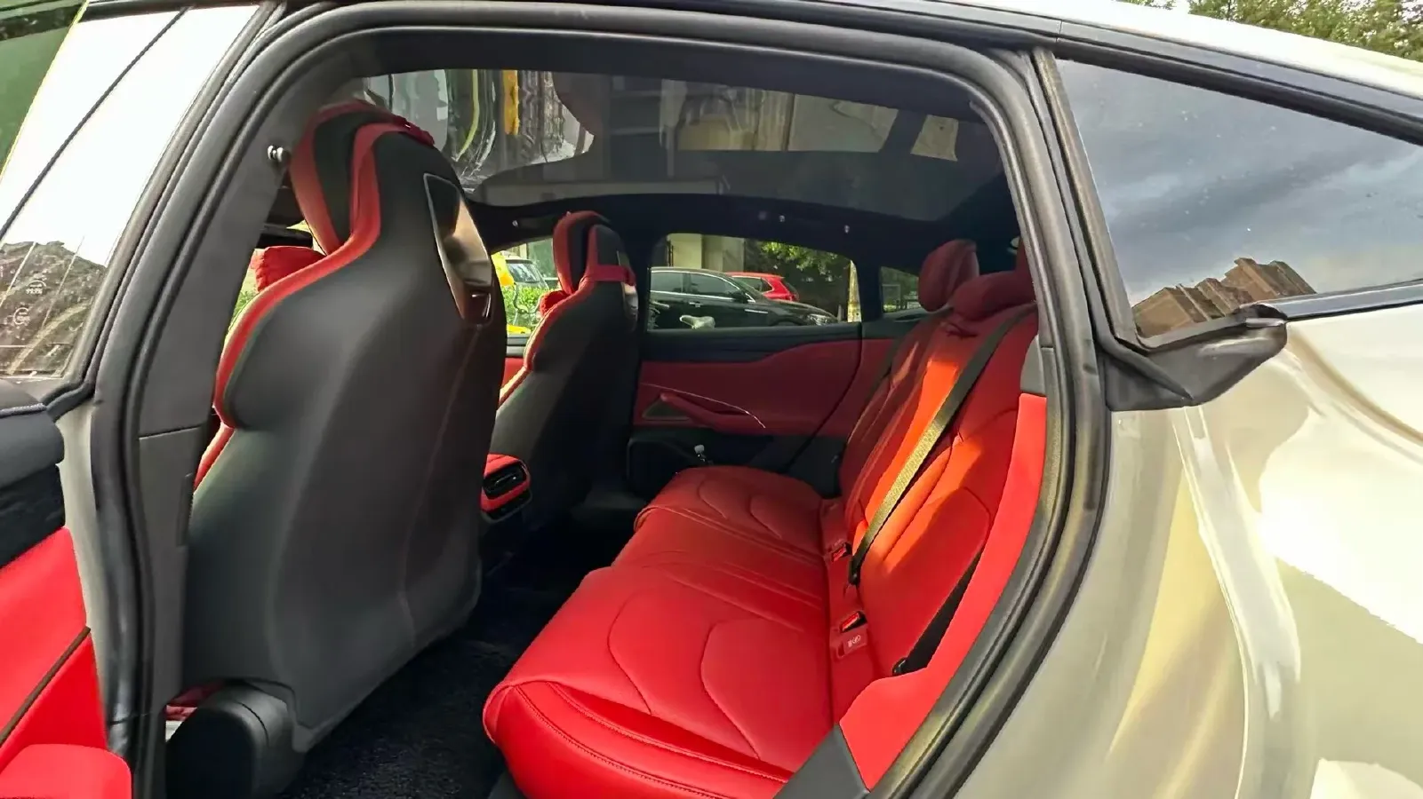 2024 MI SU7 BEV 101KWH,autocango,china used car exporter,china ev exporter,chinese used car exporter,chinese used ev exporter
