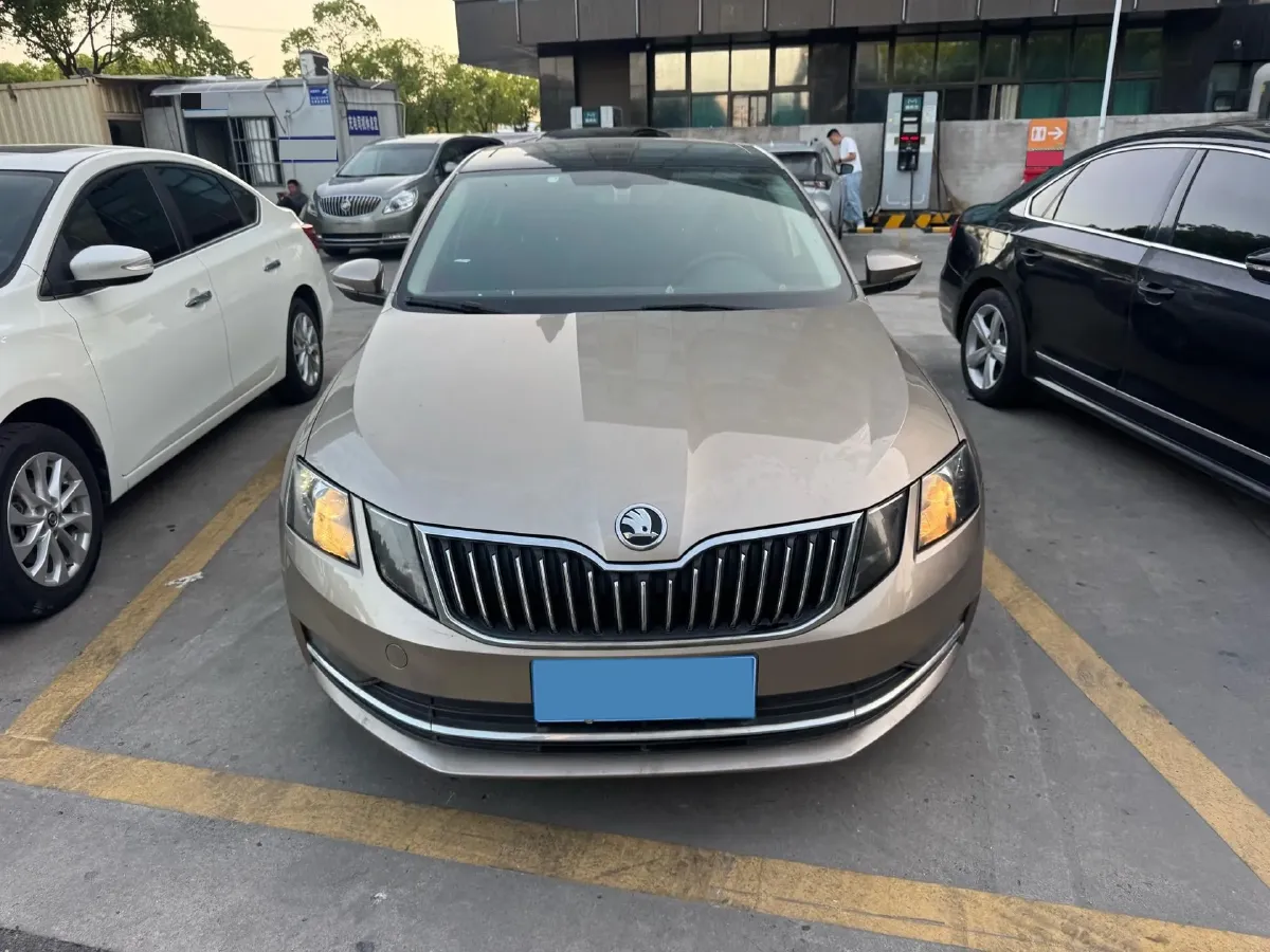 2019 Skoda Octavia 1.5L 116HP L4 6AT,autocango,china used car exporter,china ev exporter,chinese used car exporter,chinese used ev exporter