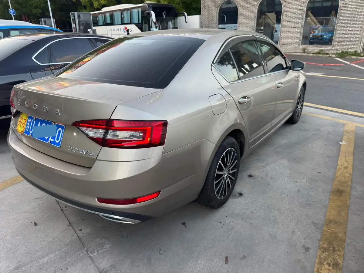2019 Skoda Octavia 1.5L 116HP L4 6AT,autocango,china used car exporter,china ev exporter,chinese used car exporter,chinese used ev exporter