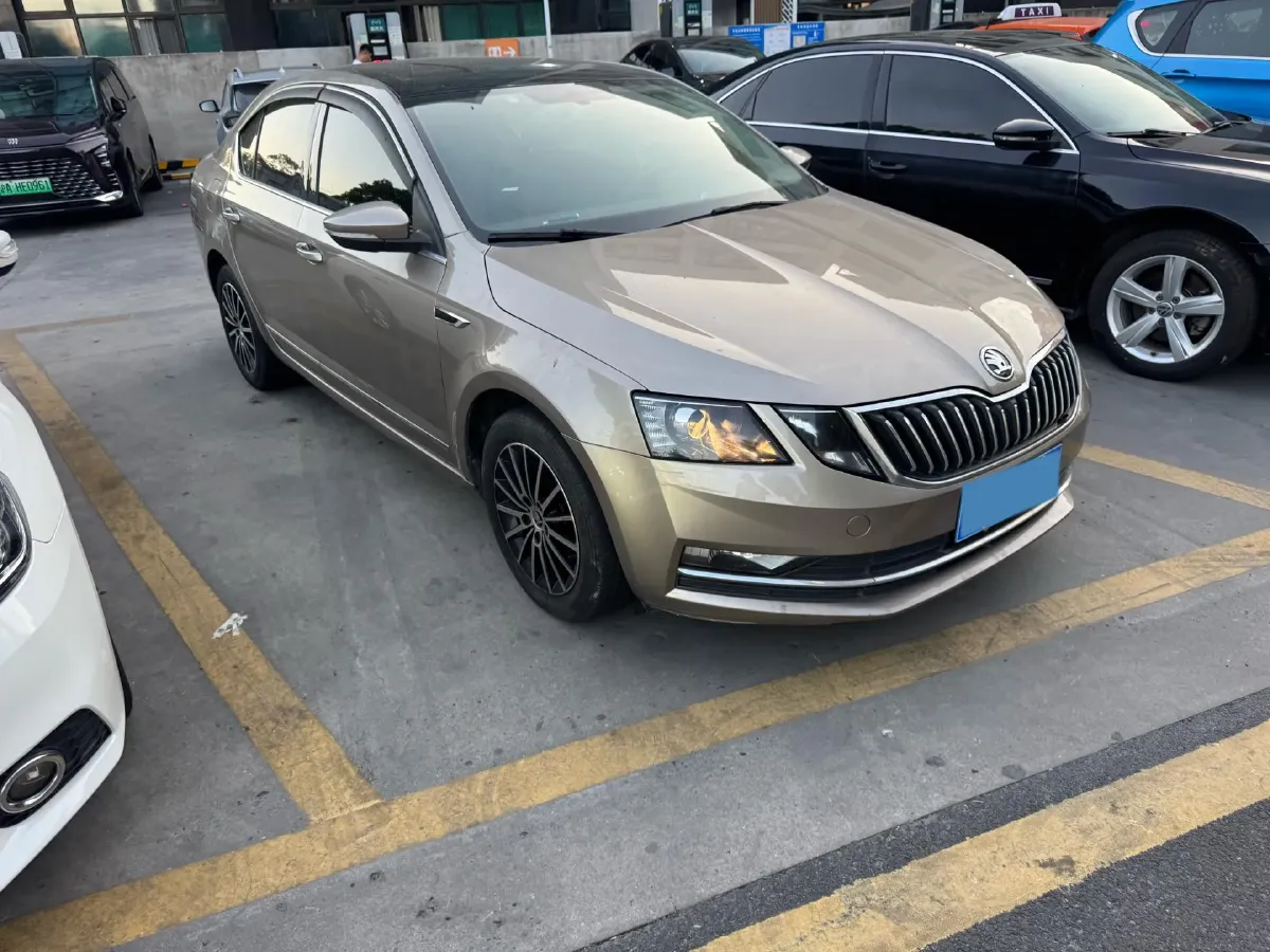 2019 Skoda Octavia 1.5L 116HP L4 6AT,autocango,china used car exporter,china ev exporter,chinese used car exporter,chinese used ev exporter