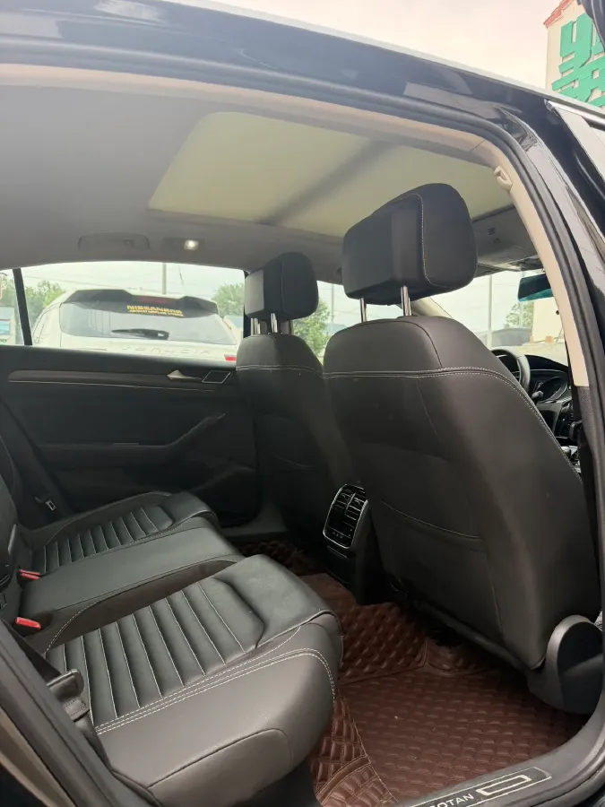 2020 Volkswagen Magotan 2.0T 186HP L4 7DCT,autocango,china used car exporter,china ev exporter,chinese used car exporter,chinese used ev exporter