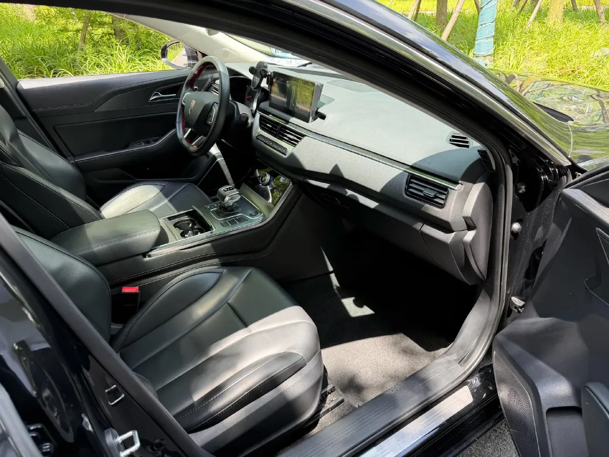 2022 HongQi H5 1.8T 197HP L4 6AT,autocango,china used car exporter,china ev exporter,chinese used car exporter,chinese used ev exporter