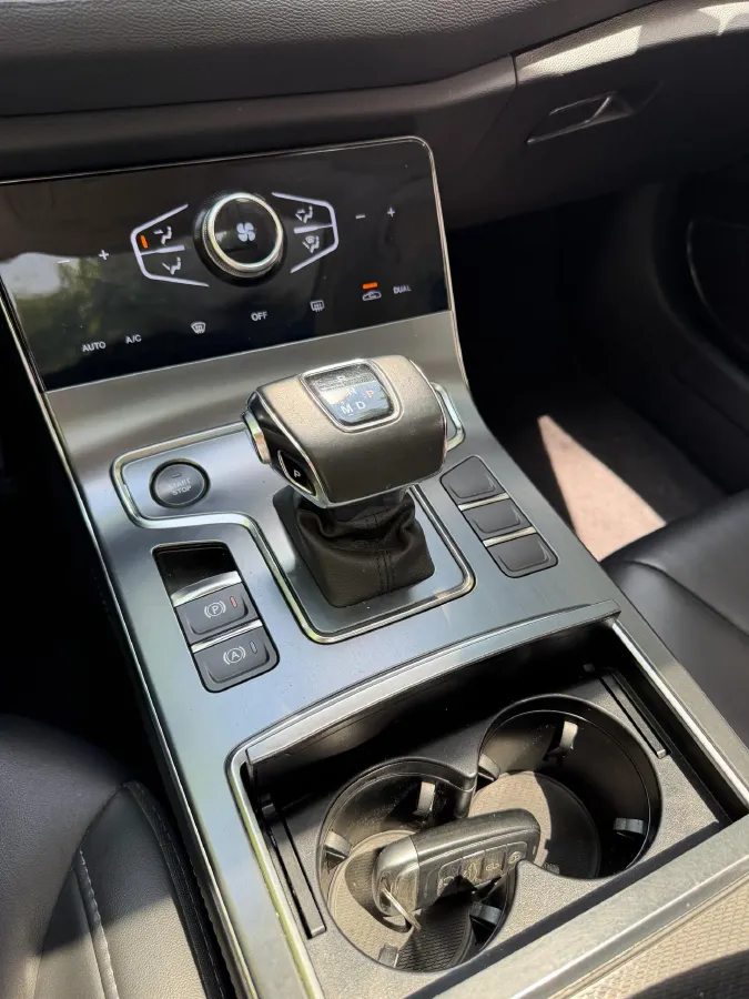 2022 HongQi H5 1.8T 197HP L4 6AT,autocango,china used car exporter,china ev exporter,chinese used car exporter,chinese used ev exporter