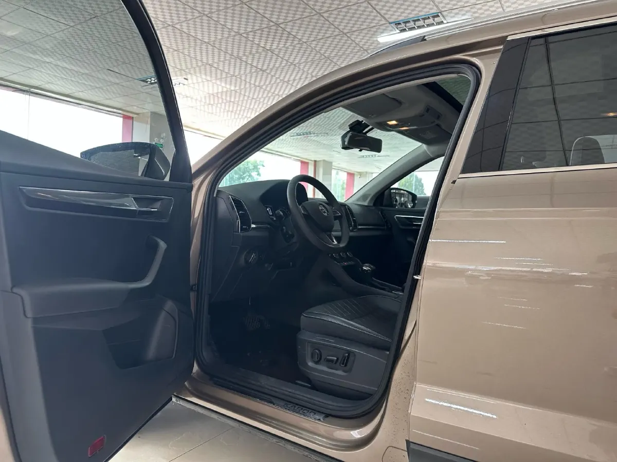 2020 Skoda Karoq 1.4T 150HP L4 7DCT,autocango,china used car exporter,china ev exporter,chinese used car exporter,chinese used ev exporter