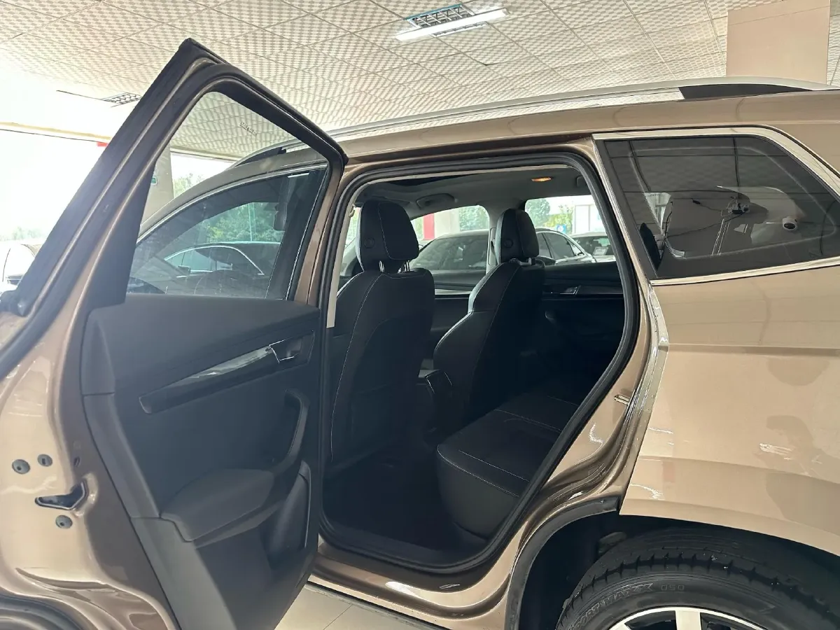 2020 Skoda Karoq 1.4T 150HP L4 7DCT,autocango,china used car exporter,china ev exporter,chinese used car exporter,chinese used ev exporter