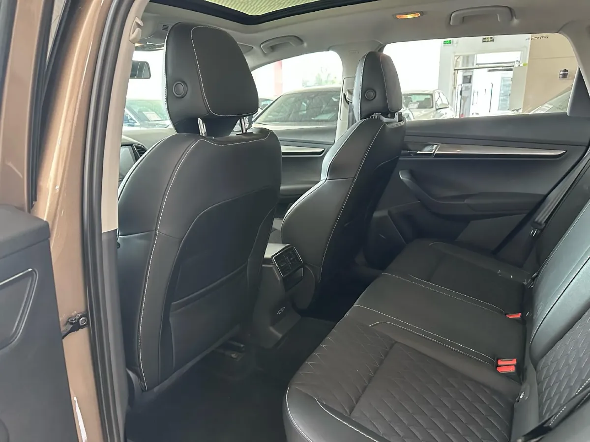 2020 Skoda Karoq 1.4T 150HP L4 7DCT,autocango,china used car exporter,china ev exporter,chinese used car exporter,chinese used ev exporter