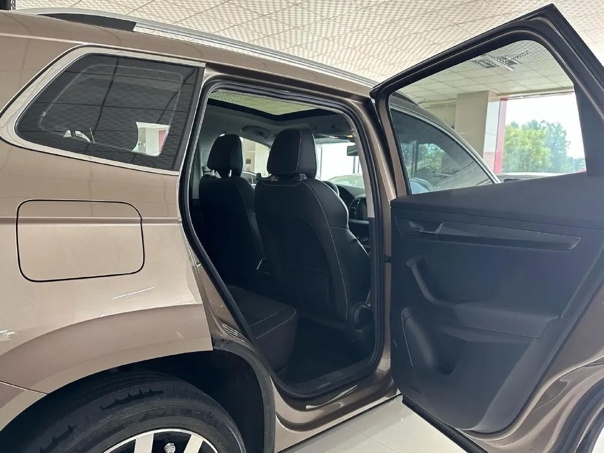 2020 Skoda Karoq 1.4T 150HP L4 7DCT,autocango,china used car exporter,china ev exporter,chinese used car exporter,chinese used ev exporter