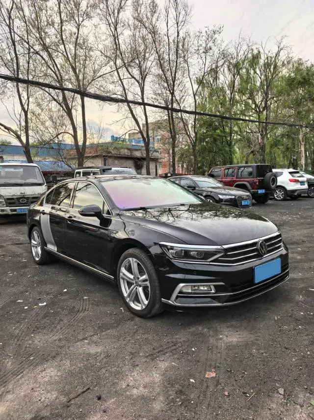 2020 Volkswagen Magotan 2.0T 220HP L4 7DCT,autocango,china used car exporter,china ev exporter,chinese used car exporter,chinese used ev exporter