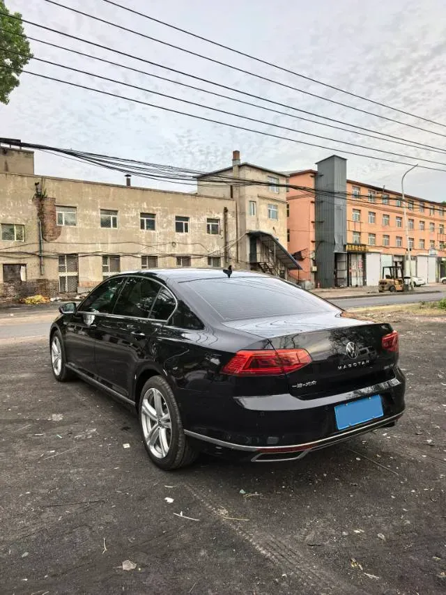 2020 Volkswagen Magotan 2.0T 220HP L4 7DCT,autocango,china used car exporter,china ev exporter,chinese used car exporter,chinese used ev exporter