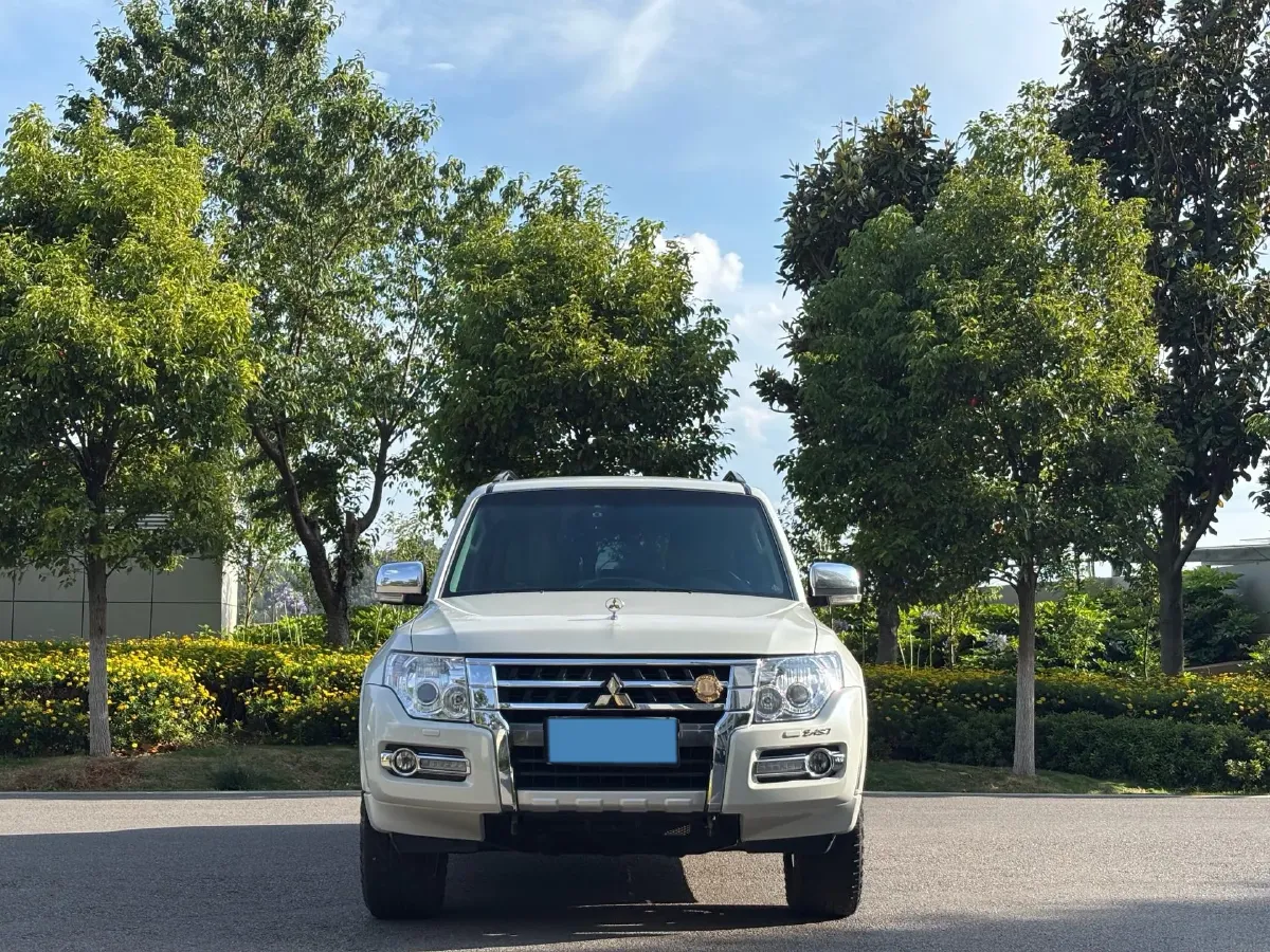 2018 Mitsubishi Pajero 3.0L 174HP V6 5AT,autocango,china used car exporter,china ev exporter,chinese used car exporter,chinese used ev exporter