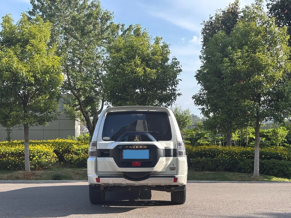 2018 Mitsubishi Pajero 3.0L 174HP V6 5AT,autocango,china used car exporter,china ev exporter,chinese used car exporter,chinese used ev exporter