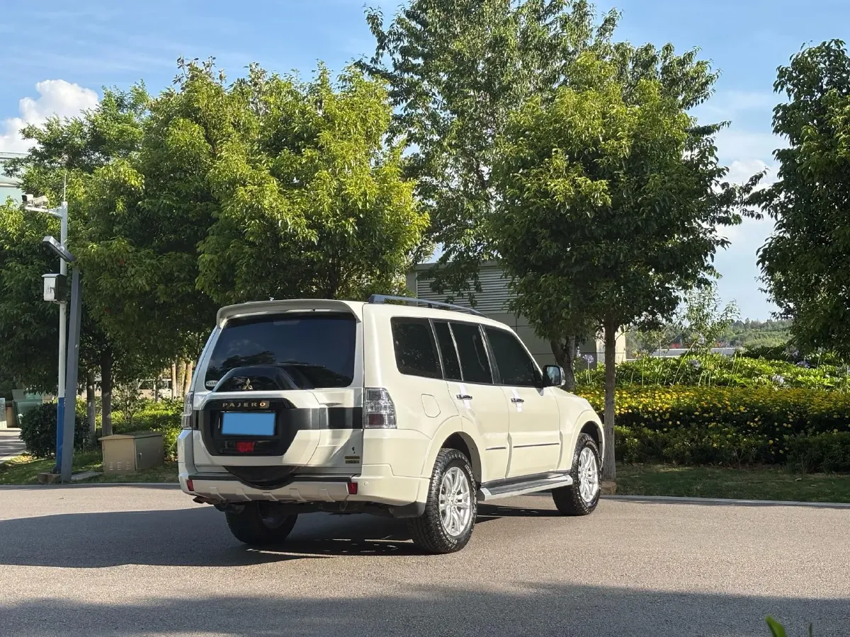 2018 Mitsubishi Pajero 3.0L 174HP V6 5AT,autocango,china used car exporter,china ev exporter,chinese used car exporter,chinese used ev exporter