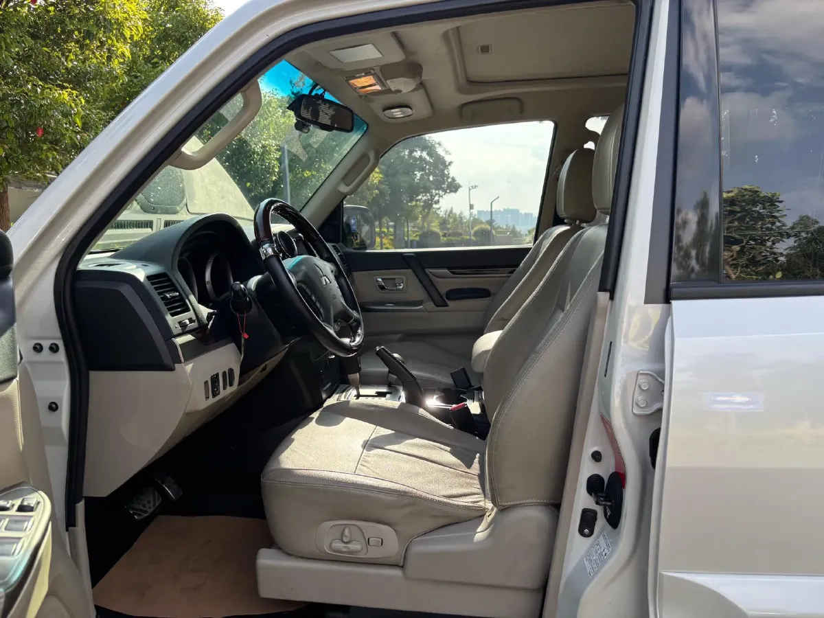 2018 Mitsubishi Pajero 3.0L 174HP V6 5AT,autocango,china used car exporter,china ev exporter,chinese used car exporter,chinese used ev exporter