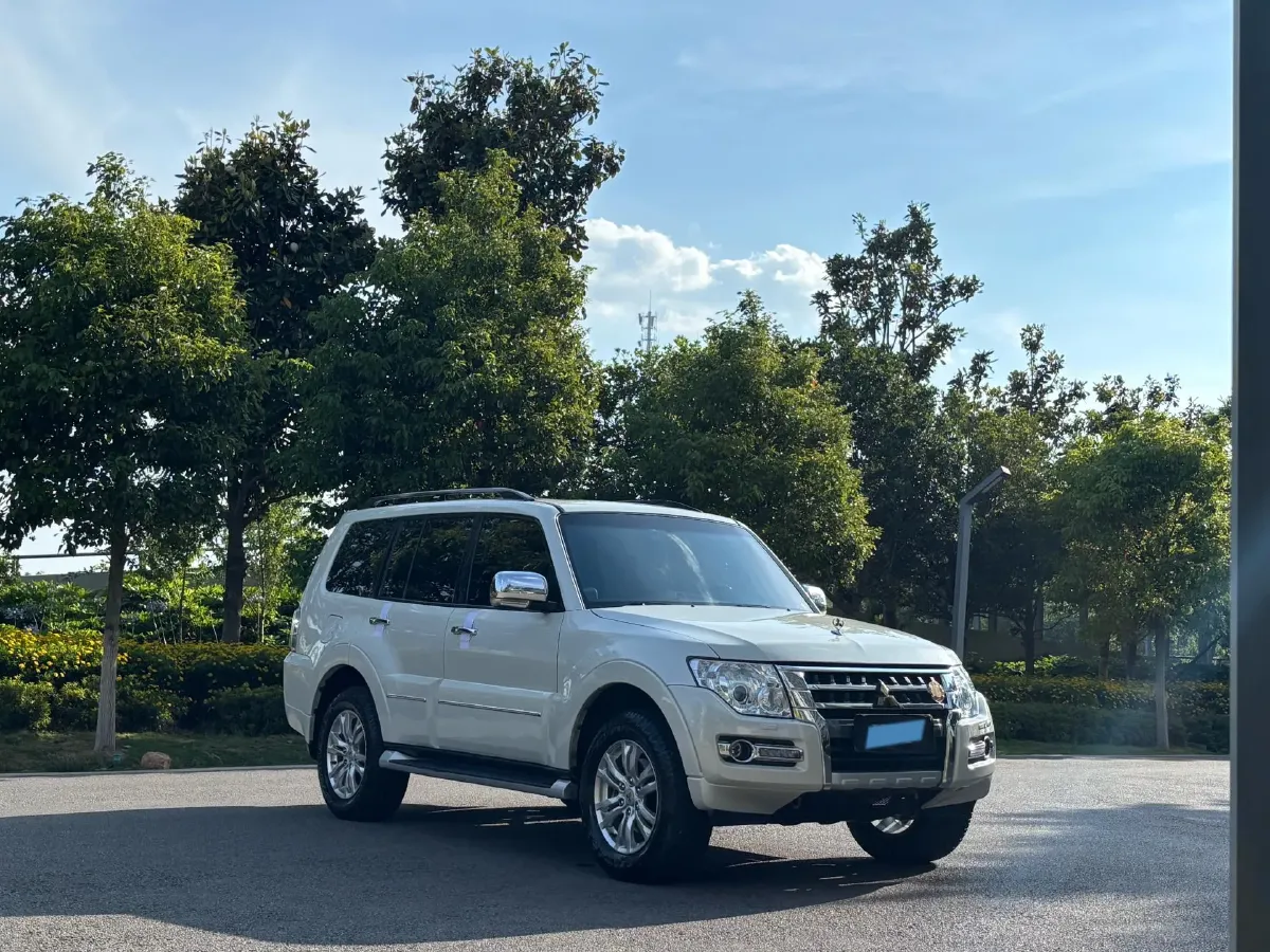 2018 Mitsubishi Pajero 3.0L 174HP V6 5AT,autocango,china used car exporter,china ev exporter,chinese used car exporter,chinese used ev exporter