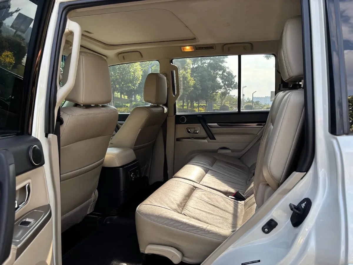 2018 Mitsubishi Pajero 3.0L 174HP V6 5AT,autocango,china used car exporter,china ev exporter,chinese used car exporter,chinese used ev exporter