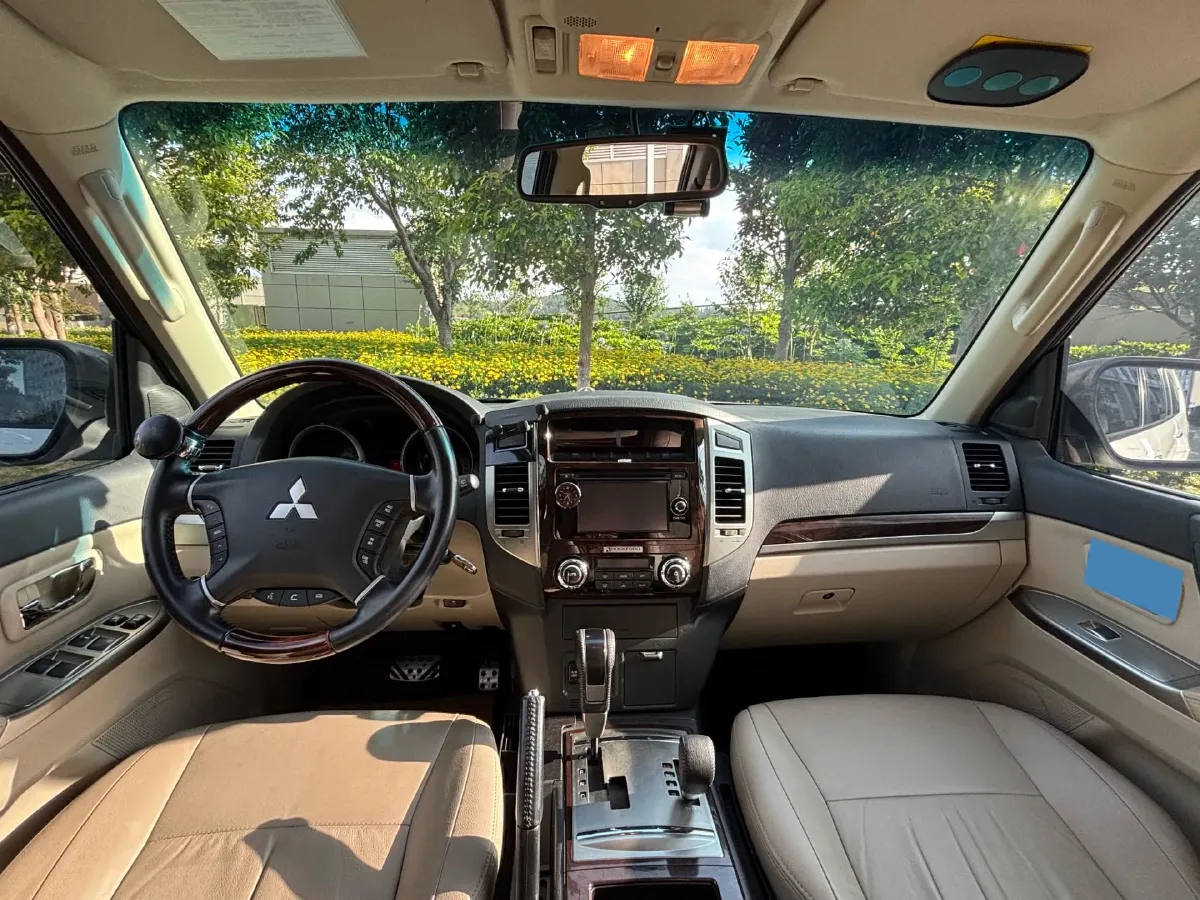 2018 Mitsubishi Pajero 3.0L 174HP V6 5AT,autocango,china used car exporter,china ev exporter,chinese used car exporter,chinese used ev exporter