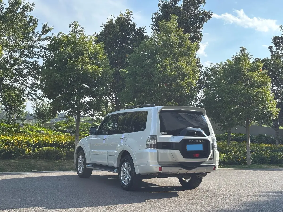 2018 Mitsubishi Pajero 3.0L 174HP V6 5AT,autocango,china used car exporter,china ev exporter,chinese used car exporter,chinese used ev exporter