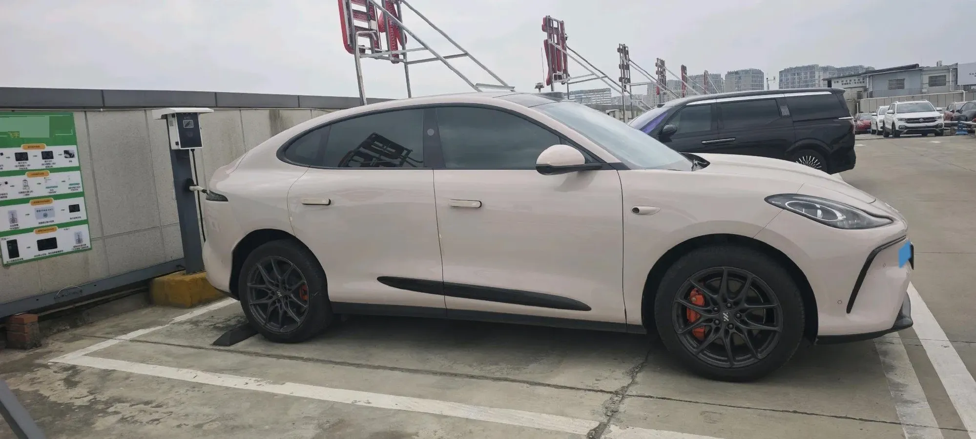 2023 IM LS6 BEV 71KWH,autocango,china used car exporter,china ev exporter,chinese used car exporter,chinese used ev exporter