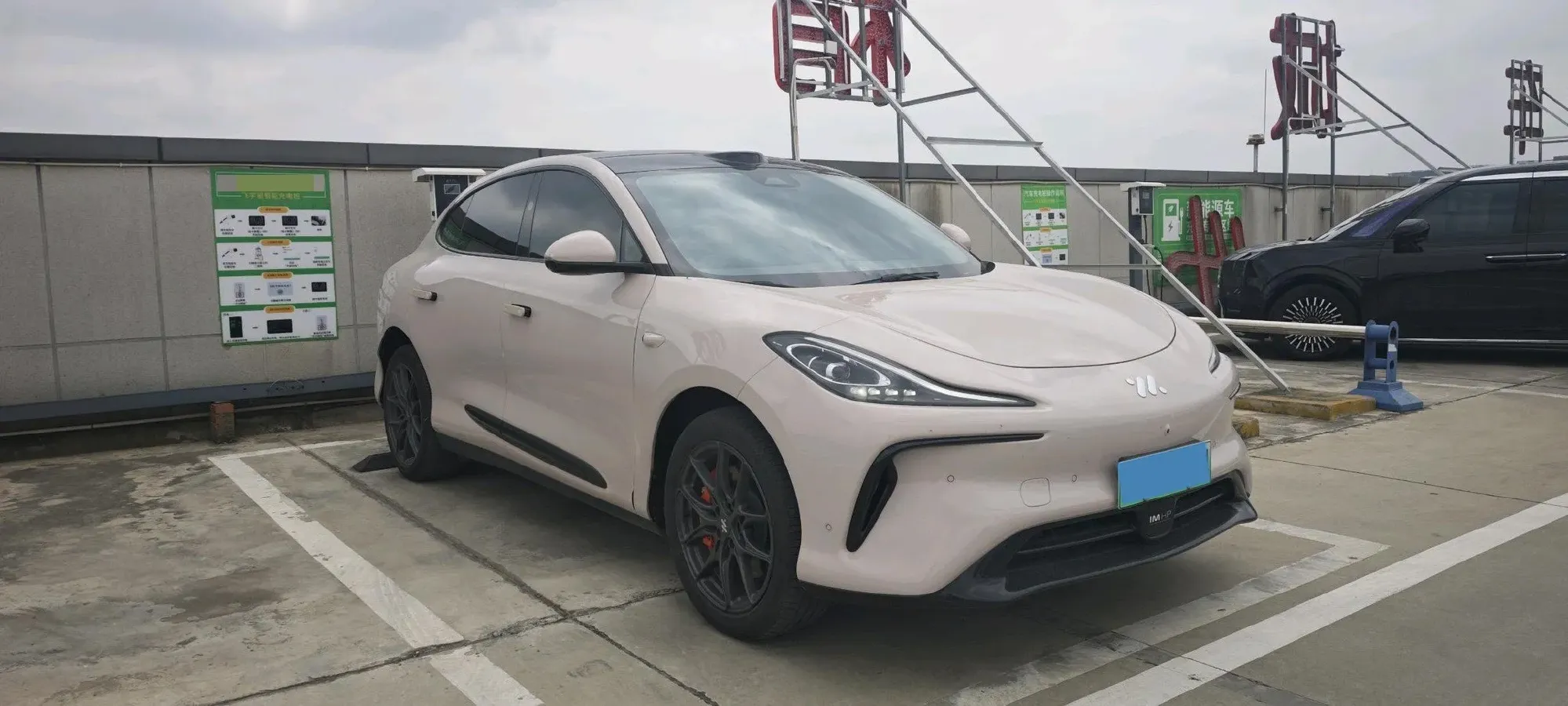 2023 IM LS6 BEV 71KWH,autocango,china used car exporter,china ev exporter,chinese used car exporter,chinese used ev exporter