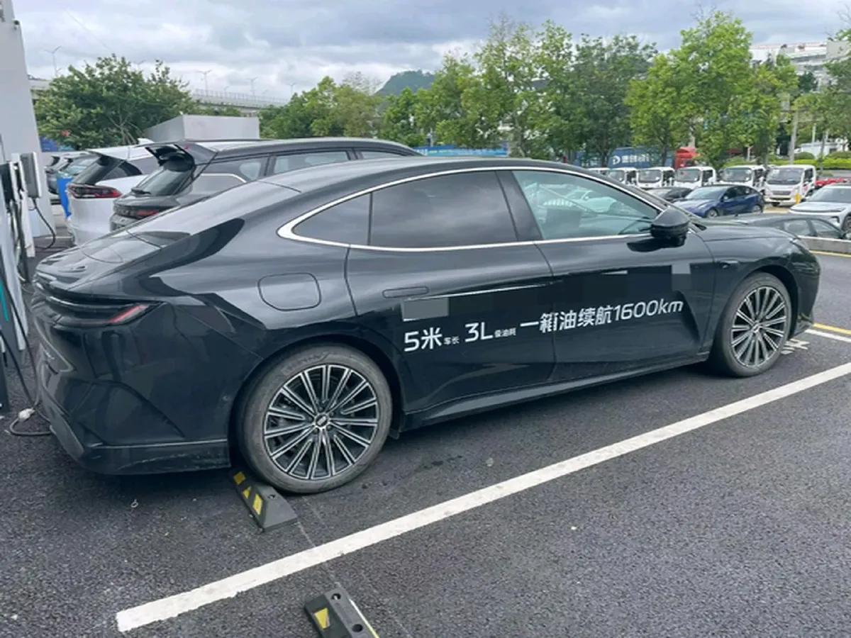 2025 Geely Galaxy Starshine 8 1.5T 163HP L4 3DHT PHEV 27.69KWH,autocango,china used car exporter,china ev exporter,chinese used car exporter,chinese used ev exporter