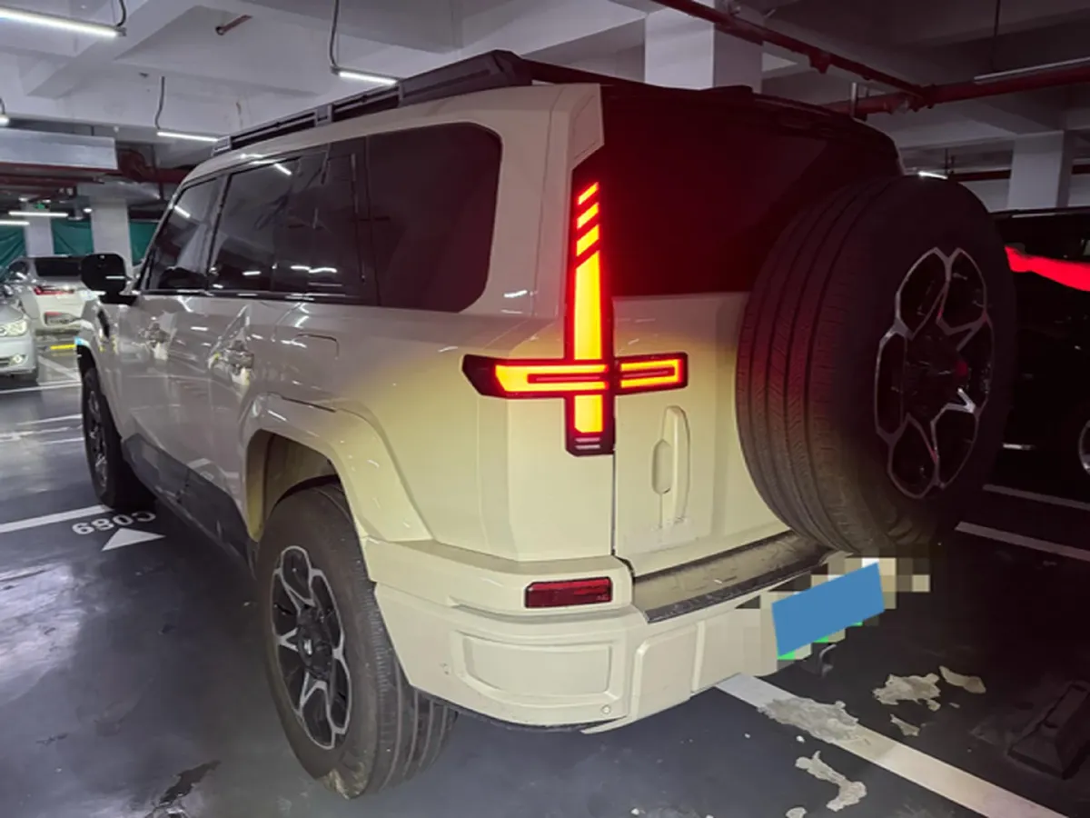 2025 M Hero WarriorM817 1.5T 197HP L4 2DHT PHEV,autocango,china used car exporter,china ev exporter,chinese used car exporter,chinese used ev exporter