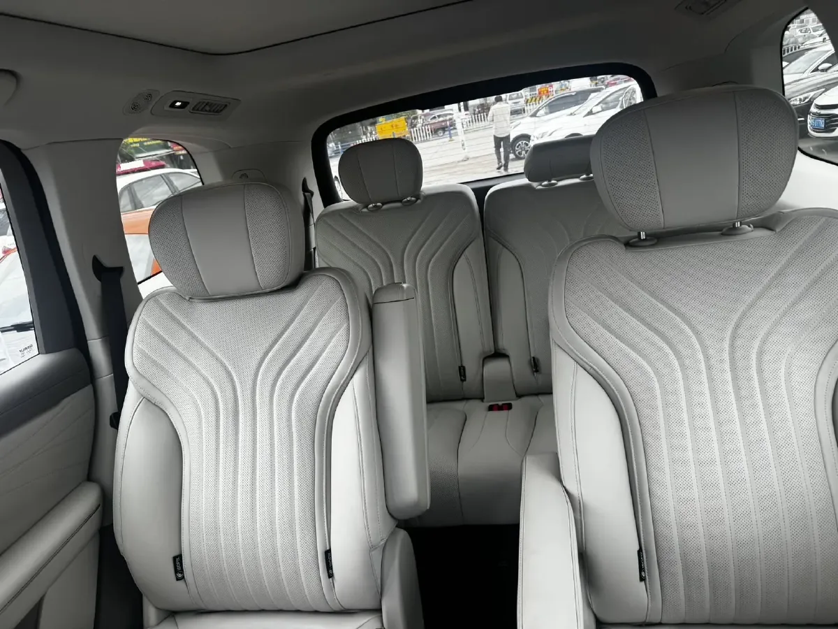 2025 Volkswagen Tiguan L 2.0T 220HP L4 7DCT,autocango,china used car exporter,china ev exporter,chinese used car exporter,chinese used ev exporter