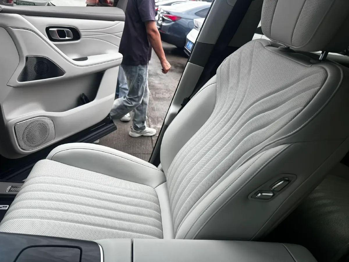 2025 Volkswagen Tiguan L 2.0T 220HP L4 7DCT,autocango,china used car exporter,china ev exporter,chinese used car exporter,chinese used ev exporter